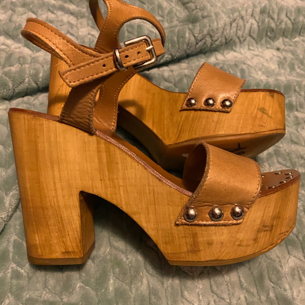 Retro wooden clog platforms